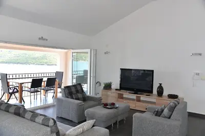 TV i/ili zabavni centar u objektu Villa Pina Appartment Chantos