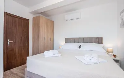 Krevet ili kreveti u jedinici u objektu Four-Bedroom Holiday Home In Bilice