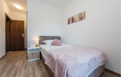 Krevet ili kreveti u jedinici u objektu Four-Bedroom Holiday Home In Bilice