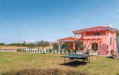 Tlocrt objekta Four-Bedroom Holiday Home In Bilice