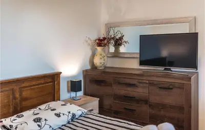 TV i/ili zabavni centar u objektu Awesome Home In Danilo