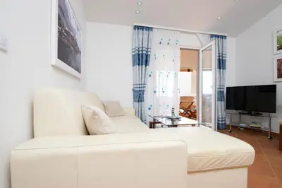 TV i/ili zabavni centar u objektu Apartmani Meić Pirovac