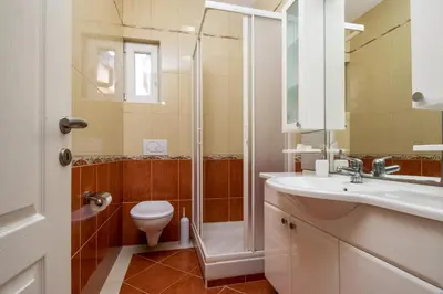 Kupaonica u objektu Apartmani Meić Pirovac