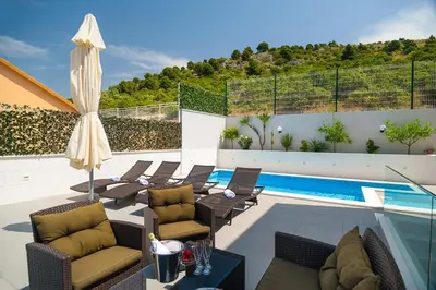 Bazen u objektu Villa Somnium near Trogir, pool and gym ili u blizini