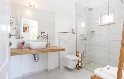 Kupaonica u objektu Seven-Bedroom Holiday Home In Zaboric