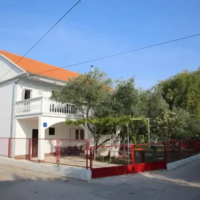 Apartments with parking space Vodice - 16190
