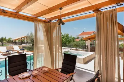 Bazen u objektu Villa Hirundo Rustica ili u blizini