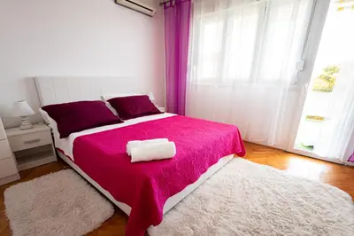 Krevet ili kreveti u jedinici u objektu Entire private top floor with own pool and entrance