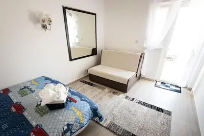 Krevet ili kreveti u jedinici u objektu Entire private top floor with own pool and entrance