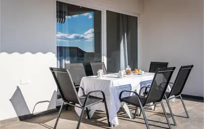 Tlocrt objekta Three-Bedroom Holiday Home In Brodarica