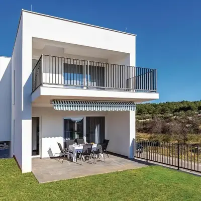 Three-Bedroom Holiday Home In Brodarica