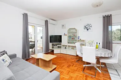 TV i/ili zabavni centar u objektu Apartments with parking space Vodice - 16543