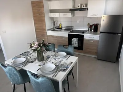 Kuhinja ili čajna kuhinja u objektu Apartment in Pirovac with balcony, air conditioning, Wi-Fi (4717-1)
