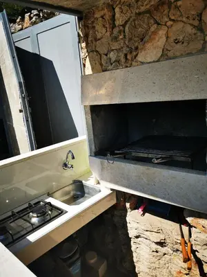 Kuhinja ili čajna kuhinja u objektu Kuća Paradise- Robinson