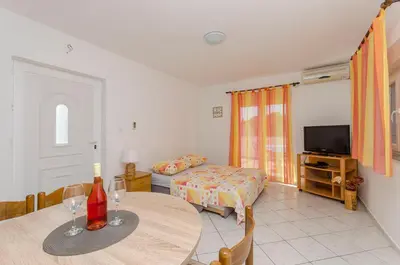 TV i/ili zabavni centar u objektu Apartments Danica