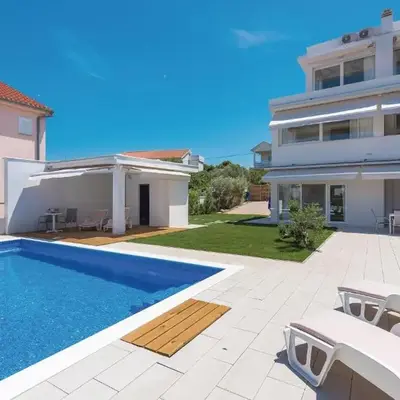Two-Bedroom Apartment In Murter