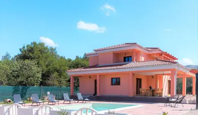 Bazen u objektu Villa Grandeza ili u blizini