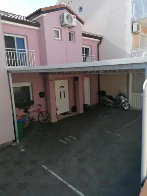 Zgrada u kojoj se nalazi vikendica