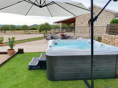 Bazen u objektu Holiday home Villa Juli ili u blizini