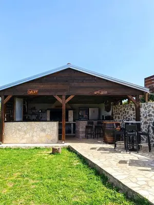 Zgrada u kojoj se nalazi vikendica