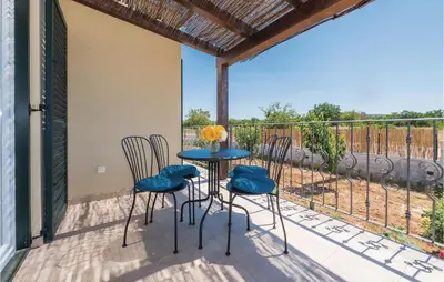 Balkon ili terasa u objektu Three-Bedroom Holiday Home In Pakovo Selo