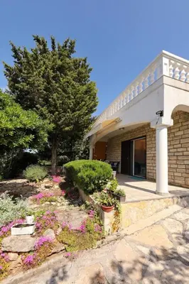Vrt u objektu Apartments Djurdja by the sea