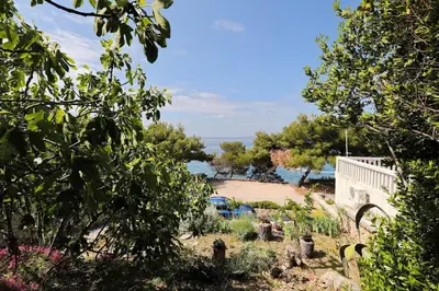Vrt u objektu Apartments Djurdja by the sea