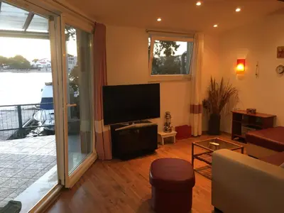 TV i/ili zabavni centar u objektu Apartment Jakov with Boat Mooring