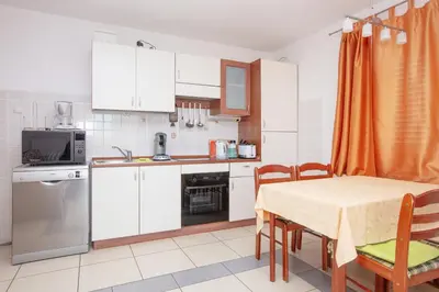 Kuhinja ili čajna kuhinja u objektu Apartments by the sea Rogoznica - 17129