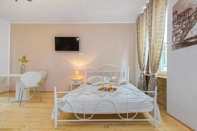 TV i/ili zabavni centar u objektu Sibenik Antique Studio Apartment - old town