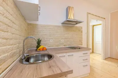 Kuhinja ili čajna kuhinja u objektu Sibenik Antique Studio Apartment - old town