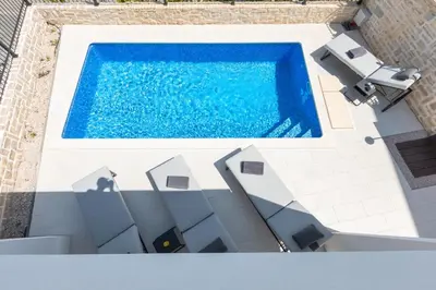 Bazen u objektu Luxury Apartment La Mer ili u blizini