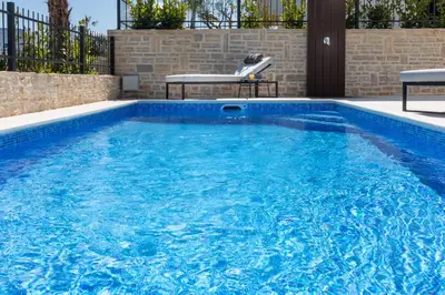 Bazen u objektu Luxury Apartment La Mer ili u blizini