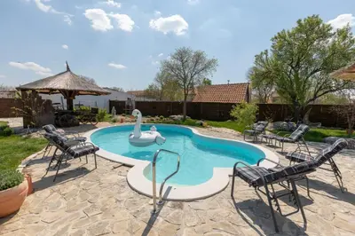 Bazen u objektu Family friendly house with a swimming pool Bogatic, Krka - 17168 ili u blizini