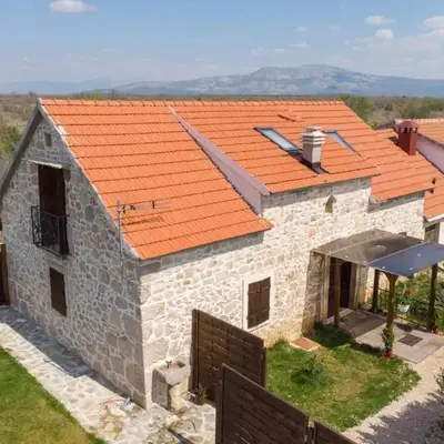 Family friendly house with a swimming pool Bogatic