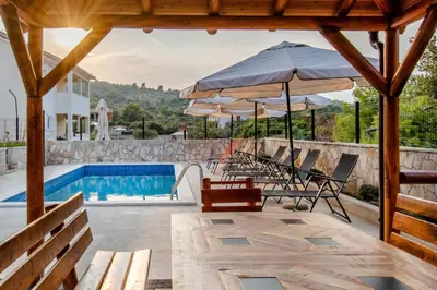 Bazen u objektu Luxury apartments Alkar with swimming pool ili u blizini