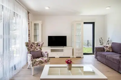 TV i/ili zabavni centar u objektu Luxury apartments Alkar with swimming pool