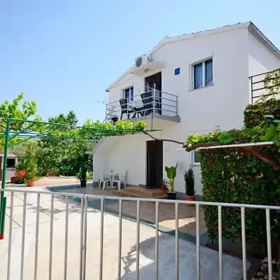 Apartments with parking space Rogoznica - 17318