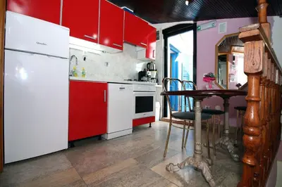 Kuhinja ili čajna kuhinja u objektu House Ante