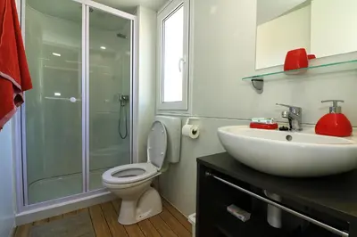 Kupaonica u objektu MOBIL HOMES MALUFI 266