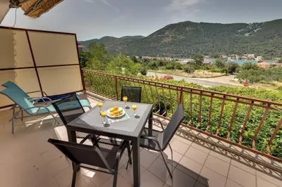 Pogled na planine ili pogled na planine iz apartmana