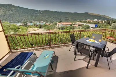 Pogled na planine ili pogled na planine iz apartmana
