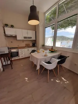 Kuhinja ili čajna kuhinja u objektu Apartments La Mare