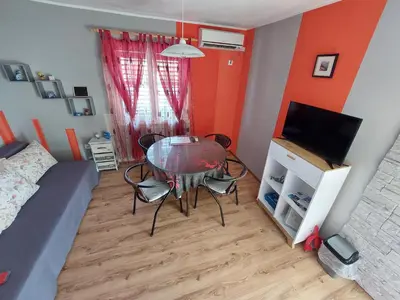 TV i/ili zabavni centar u objektu Apartman Sunce