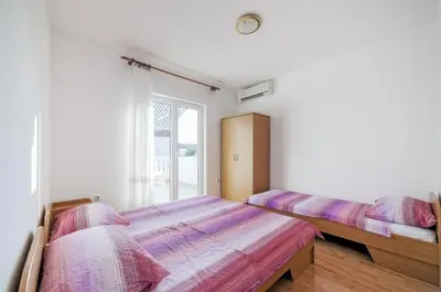 Krevet ili kreveti u jedinici u objektu Apartments with parking space Vodice - 17325