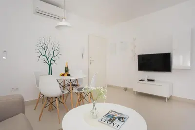 TV i/ili zabavni centar u objektu green pine