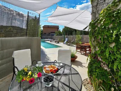 Bazen u objektu Charming Villa with Pool ili u blizini