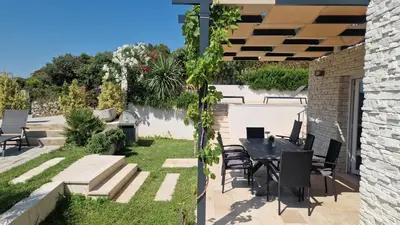 Vrt u objektu Vila Hrvatska