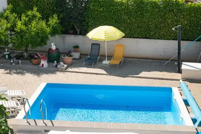 Bazen u objektu Apartment Den ili u blizini