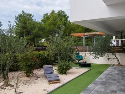 Vrt u objektu Holiday Home Villa Nika by Interhome